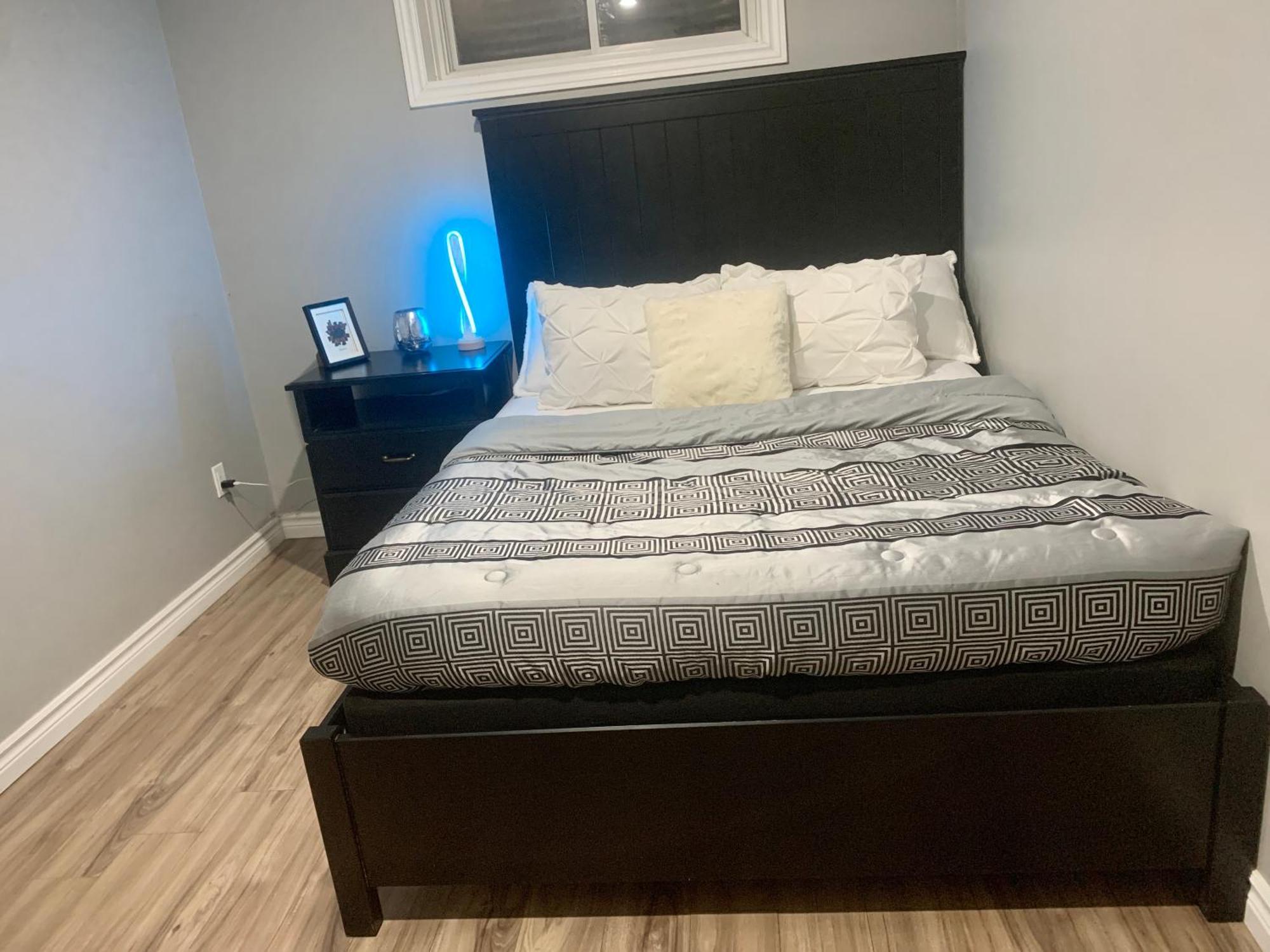 1 Room In A Cozy And Beautiful Basement Guelph Exterior foto