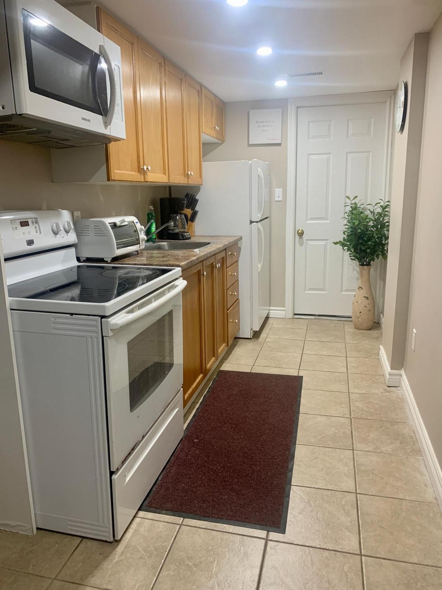 1 Room In A Cozy And Beautiful Basement Guelph Exterior foto