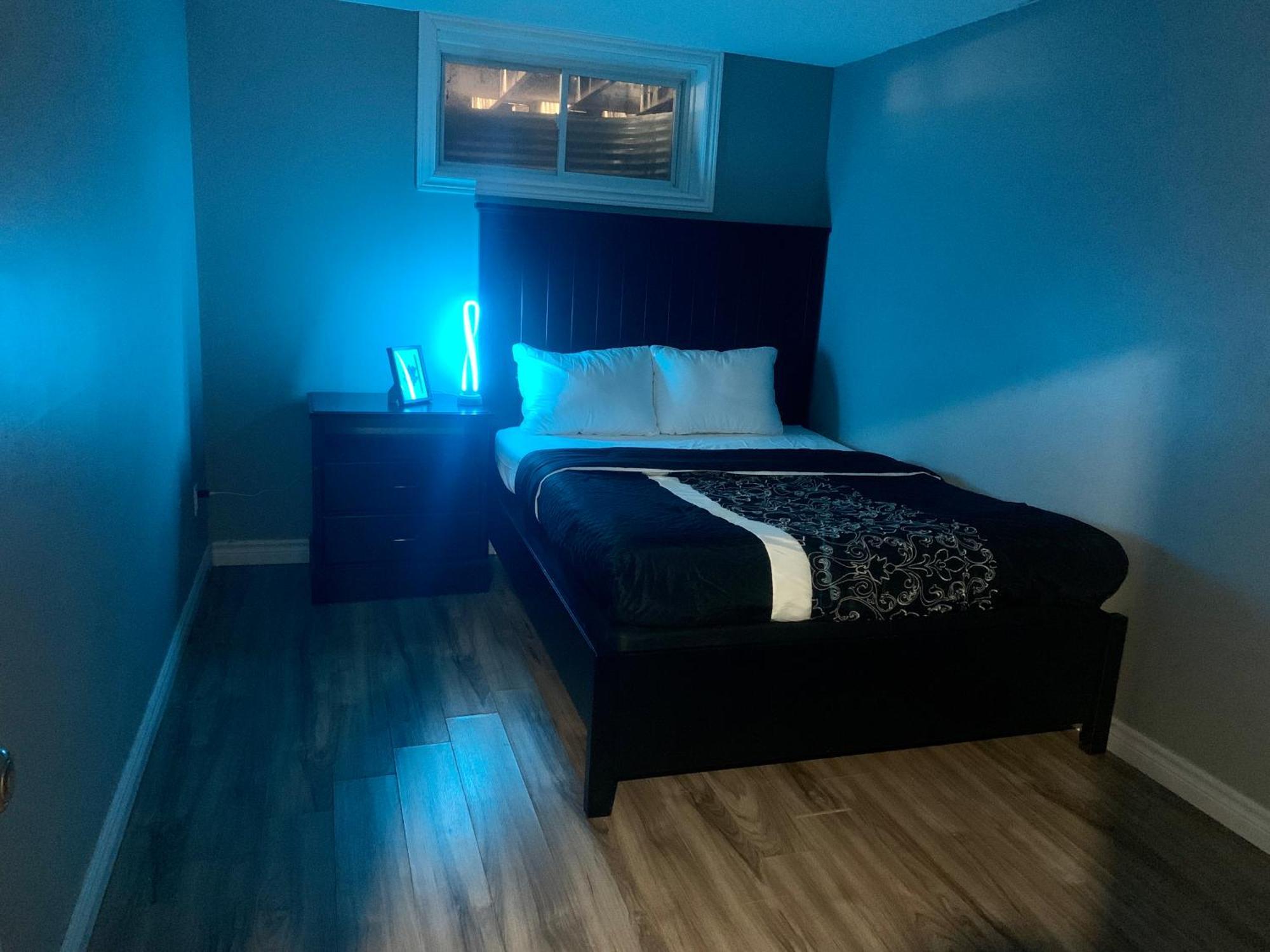 1 Room In A Cozy And Beautiful Basement Guelph Exterior foto